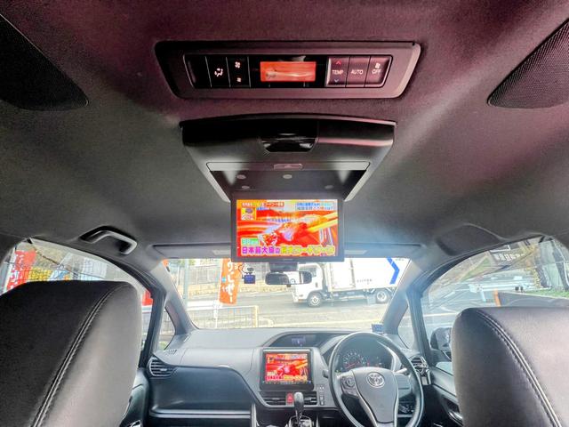 ヴォクシー ＺＳ　煌　アルパイン９インチナビ　アルパインフリップダウンモニター　バックカメラ　ＴＶ　ＥＴＣ　　ＨＤＭＩ　ＵＳＢ　Ｂｌｕｅｔｏｏｔｈ　両側パワースライドドア　トヨタセーフティセンス　革調シートカバー　クルコン（43枚目）