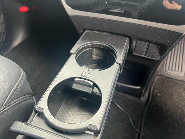 ヴォクシー ＺＳ　煌　アルパイン９インチナビ　アルパインフリップダウンモニター　バックカメラ　ＴＶ　ＥＴＣ　　ＨＤＭＩ　ＵＳＢ　Ｂｌｕｅｔｏｏｔｈ　両側パワースライドドア　トヨタセーフティセンス　革調シートカバー　クルコン（65枚目）