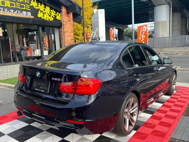 ３シリーズ ３２０ｉ　スポーツ　サンルーフ　純正ナビ　Ｂｌｕｅｔｏｏｔｈ　バックカメラ　ＥＴＣ　パワーシート　Ｒコーナーセンサー　プッシュスタート　スマートキー　純正１８インチＡＷ　フォグ　ＨＩＤヘッド　パドルシフト　ユーザー買取車（10枚目）
