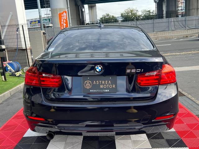 ３シリーズ ３２０ｉ　スポーツ　サンルーフ　純正ナビ　Ｂｌｕｅｔｏｏｔｈ　バックカメラ　ＥＴＣ　パワーシート　Ｒコーナーセンサー　プッシュスタート　スマートキー　純正１８インチＡＷ　フォグ　ＨＩＤヘッド　パドルシフト　ユーザー買取車（11枚目）