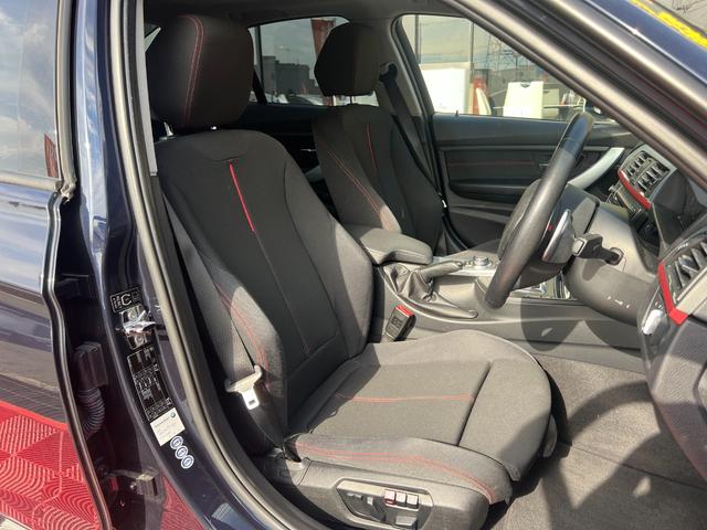 ３シリーズ ３２０ｉ　スポーツ　サンルーフ　純正ナビ　Ｂｌｕｅｔｏｏｔｈ　バックカメラ　ＥＴＣ　パワーシート　Ｒコーナーセンサー　プッシュスタート　スマートキー　純正１８インチＡＷ　フォグ　ＨＩＤヘッド　パドルシフト　ユーザー買取車（22枚目）