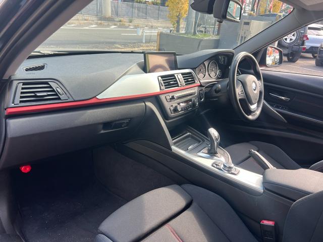 ３シリーズ ３２０ｉ　スポーツ　サンルーフ　純正ナビ　Ｂｌｕｅｔｏｏｔｈ　バックカメラ　ＥＴＣ　パワーシート　Ｒコーナーセンサー　プッシュスタート　スマートキー　純正１８インチＡＷ　フォグ　ＨＩＤヘッド　パドルシフト　ユーザー買取車（25枚目）