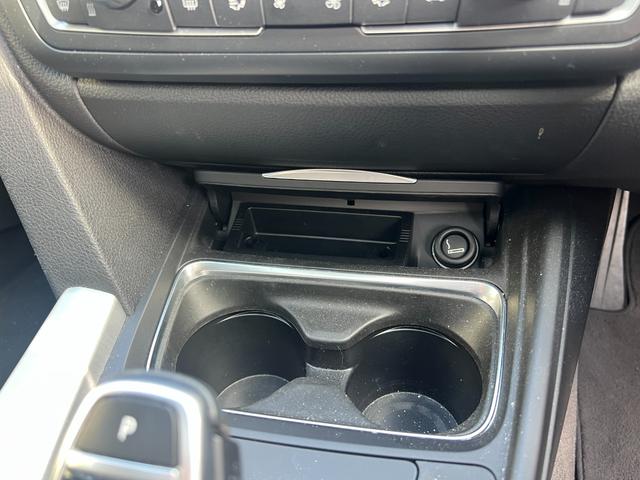 ３シリーズ ３２０ｉ　スポーツ　サンルーフ　純正ナビ　Ｂｌｕｅｔｏｏｔｈ　バックカメラ　ＥＴＣ　パワーシート　Ｒコーナーセンサー　プッシュスタート　スマートキー　純正１８インチＡＷ　フォグ　ＨＩＤヘッド　パドルシフト　ユーザー買取車（55枚目）