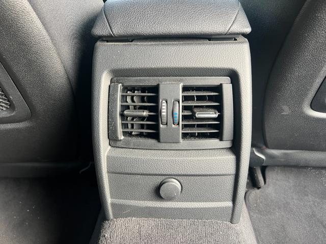 ３シリーズ ３２０ｉ　スポーツ　サンルーフ　純正ナビ　Ｂｌｕｅｔｏｏｔｈ　バックカメラ　ＥＴＣ　パワーシート　Ｒコーナーセンサー　プッシュスタート　スマートキー　純正１８インチＡＷ　フォグ　ＨＩＤヘッド　パドルシフト　ユーザー買取車（70枚目）