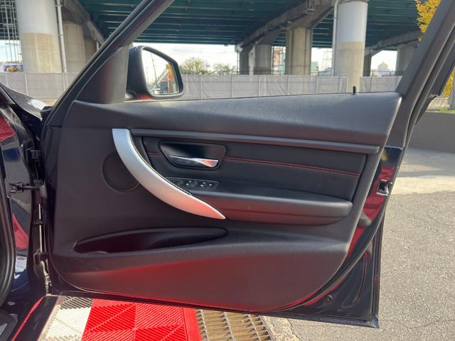 ３シリーズ ３２０ｉ　スポーツ　サンルーフ　純正ナビ　Ｂｌｕｅｔｏｏｔｈ　バックカメラ　ＥＴＣ　パワーシート　Ｒコーナーセンサー　プッシュスタート　スマートキー　純正１８インチＡＷ　フォグ　ＨＩＤヘッド　パドルシフト　ユーザー買取車（72枚目）