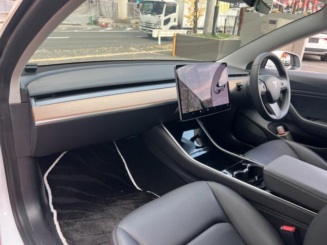 展示場には、お客様が比較しやすいように、価格順で車を展示しております！また、他メーカーとの比較もできますので、実際に乗って触って確かめてみてください！