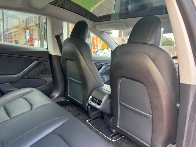 ワンオーナー　オートパイロット　黒革シート　オートトランク　Ｂｌｕｅｔｏｏｔｈ　３６０°カメラ　パノラマガラスルーフ　ＥＴＣ　純正１８インチアルミ　パワーシート　シートヒータ　カードキー　ＬＥＤライト