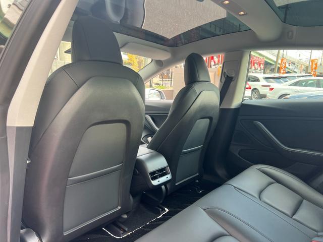 ワンオーナー　オートパイロット　黒革シート　オートトランク　Ｂｌｕｅｔｏｏｔｈ　３６０°カメラ　パノラマガラスルーフ　ＥＴＣ　純正１８インチアルミ　パワーシート　シートヒータ　カードキー　ＬＥＤライト