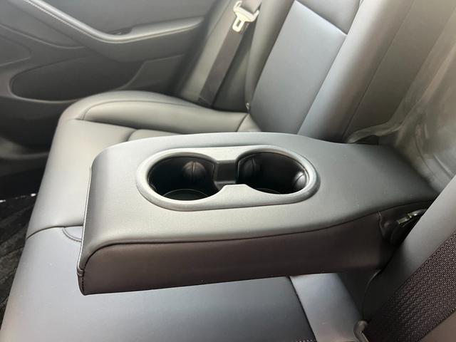 ワンオーナー　オートパイロット　黒革シート　オートトランク　Ｂｌｕｅｔｏｏｔｈ　３６０°カメラ　パノラマガラスルーフ　ＥＴＣ　純正１８インチアルミ　パワーシート　シートヒータ　カードキー　ＬＥＤライト