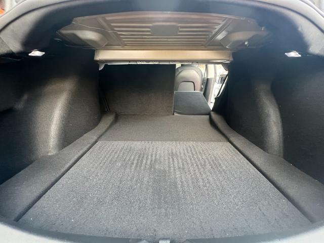 ワンオーナー　オートパイロット　黒革シート　オートトランク　Ｂｌｕｅｔｏｏｔｈ　３６０°カメラ　パノラマガラスルーフ　ＥＴＣ　純正１８インチアルミ　パワーシート　シートヒータ　カードキー　ＬＥＤライト