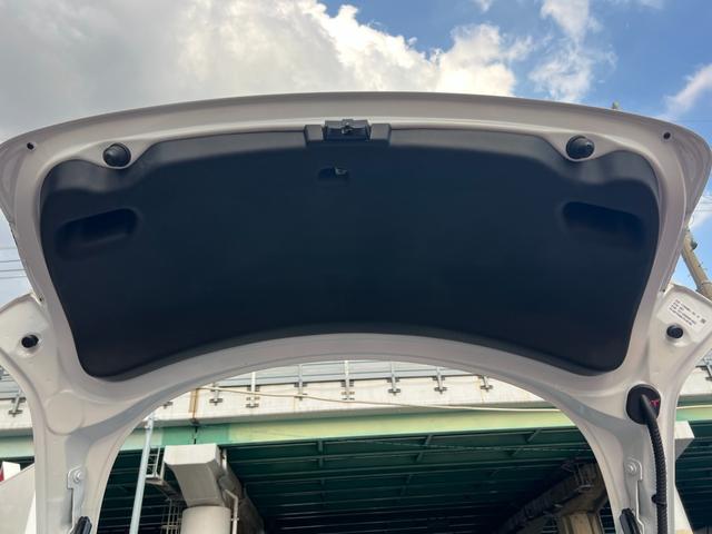 ワンオーナー　オートパイロット　黒革シート　オートトランク　Ｂｌｕｅｔｏｏｔｈ　３６０°カメラ　パノラマガラスルーフ　ＥＴＣ　純正１８インチアルミ　パワーシート　シートヒータ　カードキー　ＬＥＤライト