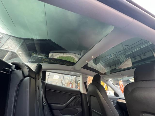 ワンオーナー　オートパイロット　黒革シート　オートトランク　Ｂｌｕｅｔｏｏｔｈ　３６０°カメラ　パノラマガラスルーフ　ＥＴＣ　純正１８インチアルミ　パワーシート　シートヒータ　カードキー　ＬＥＤライト