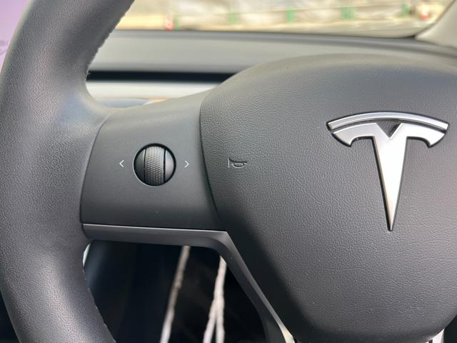 ワンオーナー　オートパイロット　黒革シート　オートトランク　Ｂｌｕｅｔｏｏｔｈ　３６０°カメラ　パノラマガラスルーフ　ＥＴＣ　純正１８インチアルミ　パワーシート　シートヒータ　カードキー　ＬＥＤライト