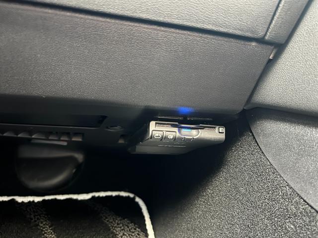 ワンオーナー　オートパイロット　黒革シート　オートトランク　Ｂｌｕｅｔｏｏｔｈ　３６０°カメラ　パノラマガラスルーフ　ＥＴＣ　純正１８インチアルミ　パワーシート　シートヒータ　カードキー　ＬＥＤライト