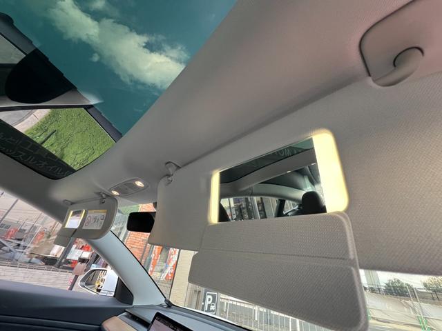 ワンオーナー　オートパイロット　黒革シート　オートトランク　Ｂｌｕｅｔｏｏｔｈ　３６０°カメラ　パノラマガラスルーフ　ＥＴＣ　純正１８インチアルミ　パワーシート　シートヒータ　カードキー　ＬＥＤライト