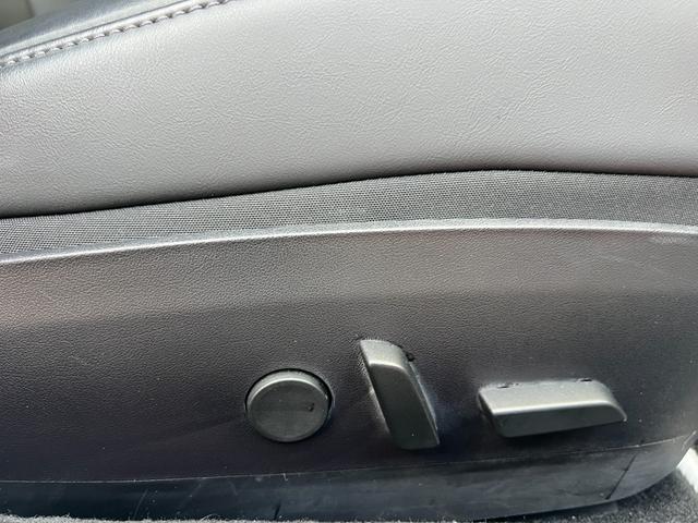 ワンオーナー　オートパイロット　黒革シート　オートトランク　Ｂｌｕｅｔｏｏｔｈ　３６０°カメラ　パノラマガラスルーフ　ＥＴＣ　純正１８インチアルミ　パワーシート　シートヒータ　カードキー　ＬＥＤライト