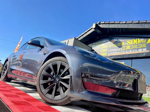 モデル３ ロングレンジ　ＡＷＤ　オートパイロット　上海モデル　白革シート　ヨークステアリング　パノラマガラス　３６０°カメラ　パワーシートヒータ　オートトランク　Ｂｌｕｅｔｏｏｔｈ　純正１９アルミ　ＥＴＣ　センタディスプレイ調整（7枚目）