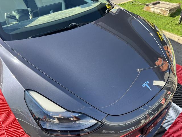 モデル３ ロングレンジ　ＡＷＤ　オートパイロット　上海モデル　白革シート　ヨークステアリング　パノラマガラス　３６０°カメラ　パワーシートヒータ　オートトランク　Ｂｌｕｅｔｏｏｔｈ　純正１９アルミ　ＥＴＣ　センタディスプレイ調整（16枚目）