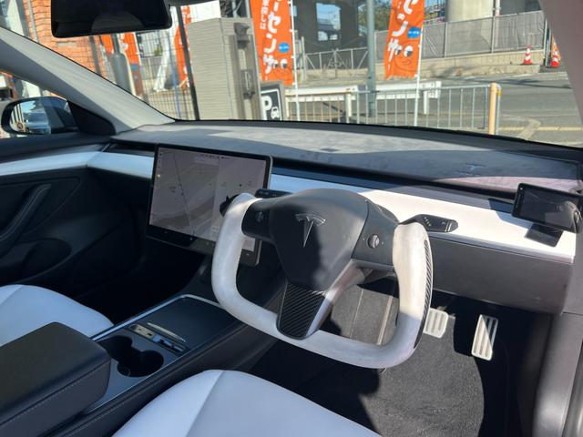 モデル３ ロングレンジ　ＡＷＤ　オートパイロット　上海モデル　白革シート　ヨークステアリング　パノラマガラス　３６０°カメラ　パワーシートヒータ　オートトランク　Ｂｌｕｅｔｏｏｔｈ　純正１９アルミ　ＥＴＣ　センタディスプレイ調整（22枚目）