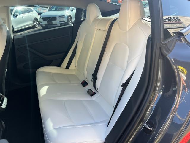 モデル３ ロングレンジ　ＡＷＤ　オートパイロット　上海モデル　白革シート　ヨークステアリング　パノラマガラス　３６０°カメラ　パワーシートヒータ　オートトランク　Ｂｌｕｅｔｏｏｔｈ　純正１９アルミ　ＥＴＣ　センタディスプレイ調整（25枚目）