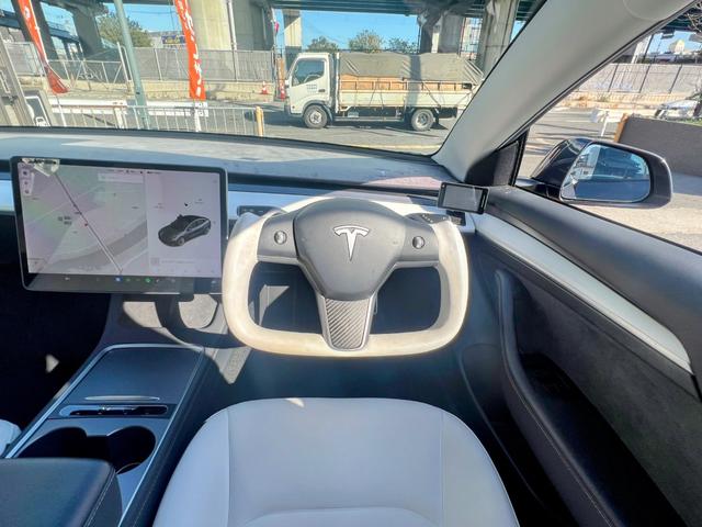 モデル３ ロングレンジ　ＡＷＤ　オートパイロット　上海モデル　白革シート　ヨークステアリング　パノラマガラス　３６０°カメラ　パワーシートヒータ　オートトランク　Ｂｌｕｅｔｏｏｔｈ　純正１９アルミ　ＥＴＣ　センタディスプレイ調整（40枚目）