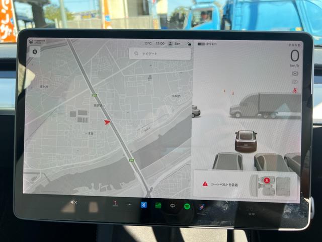 モデル３ ロングレンジ　ＡＷＤ　オートパイロット　上海モデル　白革シート　ヨークステアリング　パノラマガラス　３６０°カメラ　パワーシートヒータ　オートトランク　Ｂｌｕｅｔｏｏｔｈ　純正１９アルミ　ＥＴＣ　センタディスプレイ調整（42枚目）