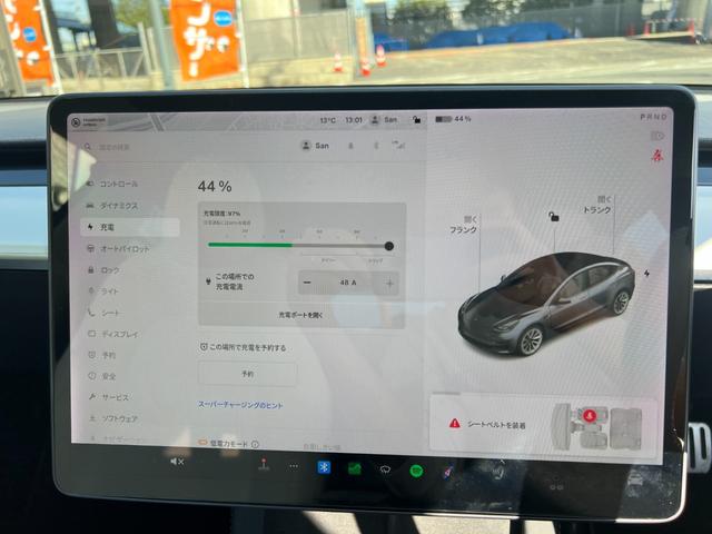 モデル３ ロングレンジ　ＡＷＤ　オートパイロット　上海モデル　白革シート　ヨークステアリング　パノラマガラス　３６０°カメラ　パワーシートヒータ　オートトランク　Ｂｌｕｅｔｏｏｔｈ　純正１９アルミ　ＥＴＣ　センタディスプレイ調整（45枚目）