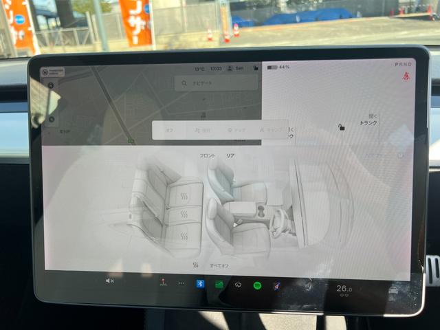 モデル３ ロングレンジ　ＡＷＤ　オートパイロット　上海モデル　白革シート　ヨークステアリング　パノラマガラス　３６０°カメラ　パワーシートヒータ　オートトランク　Ｂｌｕｅｔｏｏｔｈ　純正１９アルミ　ＥＴＣ　センタディスプレイ調整（52枚目）