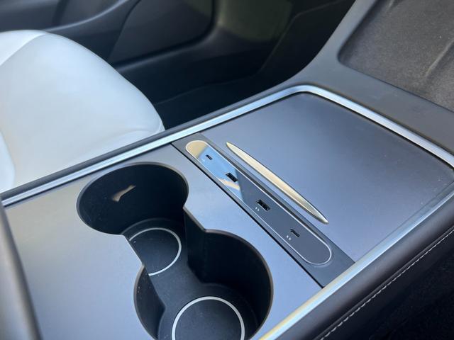 モデル３ ロングレンジ　ＡＷＤ　オートパイロット　上海モデル　白革シート　ヨークステアリング　パノラマガラス　３６０°カメラ　パワーシートヒータ　オートトランク　Ｂｌｕｅｔｏｏｔｈ　純正１９アルミ　ＥＴＣ　センタディスプレイ調整（61枚目）