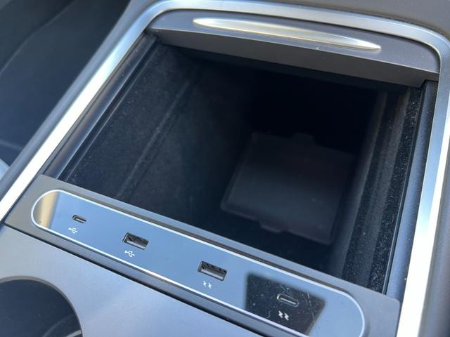 モデル３ ロングレンジ　ＡＷＤ　オートパイロット　上海モデル　白革シート　ヨークステアリング　パノラマガラス　３６０°カメラ　パワーシートヒータ　オートトランク　Ｂｌｕｅｔｏｏｔｈ　純正１９アルミ　ＥＴＣ　センタディスプレイ調整（62枚目）