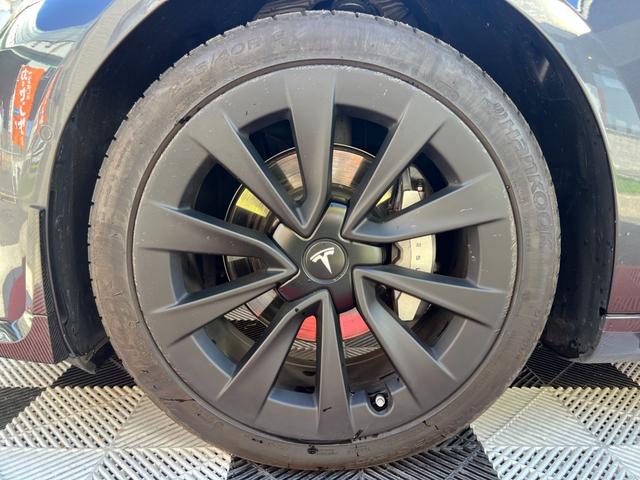 モデル３ ロングレンジ　ＡＷＤ　オートパイロット　上海モデル　白革シート　ヨークステアリング　パノラマガラス　３６０°カメラ　パワーシートヒータ　オートトランク　Ｂｌｕｅｔｏｏｔｈ　純正１９アルミ　ＥＴＣ　センタディスプレイ調整（75枚目）