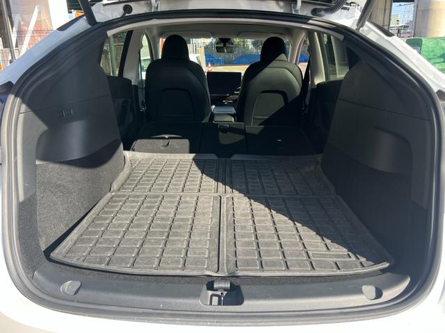 モデルＹ ベースグレード　オートパイロット　上海モデル　Ｒｙｚｅｎ搭載　黒革シート　３６０°カメラ　パノラマガラス　オートトランク　パワーシートヒータ　コーナーセンサ　ＥＴＣ　ＬＥＤ　純正１９インチアルミ　ステアリングヒータ（30枚目）