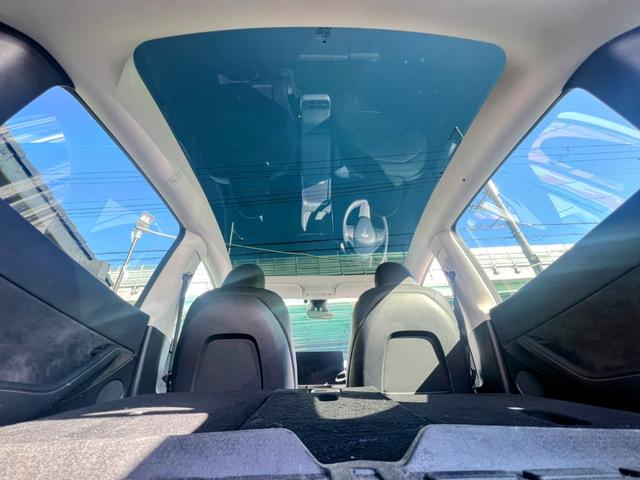 モデルＹ ベースグレード　オートパイロット　上海モデル　Ｒｙｚｅｎ搭載　黒革シート　３６０°カメラ　パノラマガラス　オートトランク　パワーシートヒータ　コーナーセンサ　ＥＴＣ　ＬＥＤ　純正１９インチアルミ　ステアリングヒータ（34枚目）