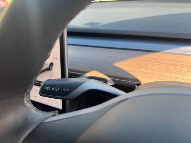 モデルＹ ベースグレード　オートパイロット　上海モデル　Ｒｙｚｅｎ搭載　黒革シート　３６０°カメラ　パノラマガラス　オートトランク　パワーシートヒータ　コーナーセンサ　ＥＴＣ　ＬＥＤ　純正１９インチアルミ　ステアリングヒータ（58枚目）