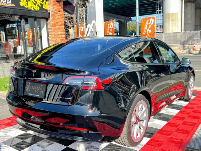 モデル３ ロングレンジ　ＡＷＤ　オートパイロット　上海モデル　黒革シート　４ＷＤ　パノラマガラスルーフ　３６０°カメラ　パワーシート　シートヒータ　オートトランク　Ｂｌｕｅｔｏｏｔｈ　純正１９アルミ　カードキー　ＥＴＣ　ヒートポンプ（9枚目）