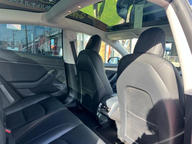 モデル３ ロングレンジ　ＡＷＤ　オートパイロット　上海モデル　黒革シート　４ＷＤ　パノラマガラスルーフ　３６０°カメラ　パワーシート　シートヒータ　オートトランク　Ｂｌｕｅｔｏｏｔｈ　純正１９アルミ　カードキー　ＥＴＣ　ヒートポンプ（25枚目）