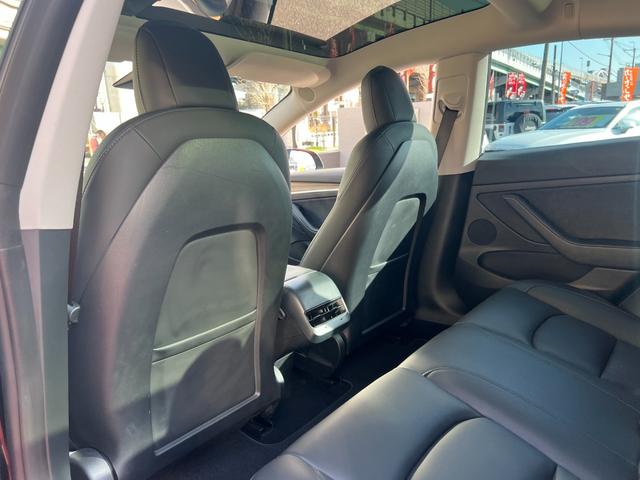 モデル３ ロングレンジ　ＡＷＤ　オートパイロット　上海モデル　黒革シート　４ＷＤ　パノラマガラスルーフ　３６０°カメラ　パワーシート　シートヒータ　オートトランク　Ｂｌｕｅｔｏｏｔｈ　純正１９アルミ　カードキー　ＥＴＣ　ヒートポンプ（26枚目）