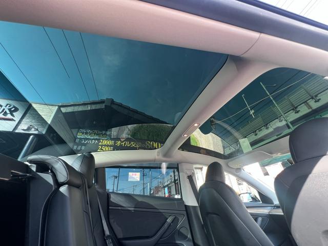 モデル３ ロングレンジ　ＡＷＤ　オートパイロット　上海モデル　黒革シート　４ＷＤ　パノラマガラスルーフ　３６０°カメラ　パワーシート　シートヒータ　オートトランク　Ｂｌｕｅｔｏｏｔｈ　純正１９アルミ　カードキー　ＥＴＣ　ヒートポンプ（36枚目）