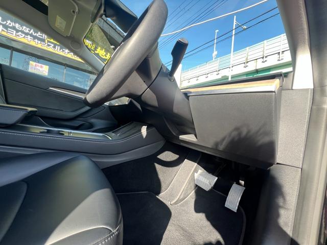 モデル３ ロングレンジ　ＡＷＤ　オートパイロット　上海モデル　黒革シート　４ＷＤ　パノラマガラスルーフ　３６０°カメラ　パワーシート　シートヒータ　オートトランク　Ｂｌｕｅｔｏｏｔｈ　純正１９アルミ　カードキー　ＥＴＣ　ヒートポンプ（38枚目）