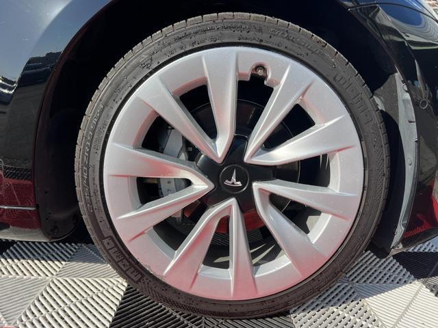 モデル３ ロングレンジ　ＡＷＤ　オートパイロット　上海モデル　黒革シート　４ＷＤ　パノラマガラスルーフ　３６０°カメラ　パワーシート　シートヒータ　オートトランク　Ｂｌｕｅｔｏｏｔｈ　純正１９アルミ　カードキー　ＥＴＣ　ヒートポンプ（68枚目）