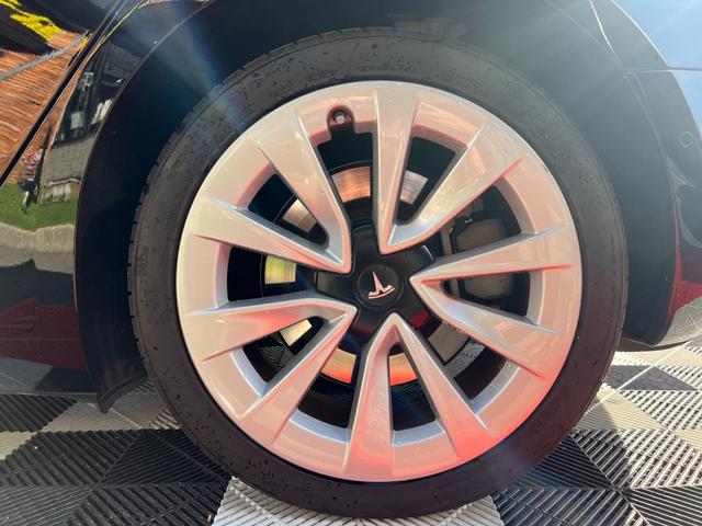 モデル３ ロングレンジ　ＡＷＤ　オートパイロット　上海モデル　黒革シート　４ＷＤ　パノラマガラスルーフ　３６０°カメラ　パワーシート　シートヒータ　オートトランク　Ｂｌｕｅｔｏｏｔｈ　純正１９アルミ　カードキー　ＥＴＣ　ヒートポンプ（70枚目）