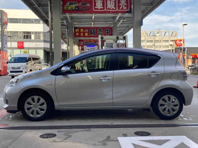 アクア Ｓ　キーレスエントリ　安全ボディ　オートエアコン　デュアルエアバック　ＥＳＣ　パワーウィンドウ　ＳＲＳ　パワーステアリング　ＡＢＳ　アイストップ（4枚目）