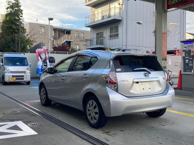 アクア Ｓ　キーレスエントリ　安全ボディ　オートエアコン　デュアルエアバック　ＥＳＣ　パワーウィンドウ　ＳＲＳ　パワーステアリング　ＡＢＳ　アイストップ（5枚目）