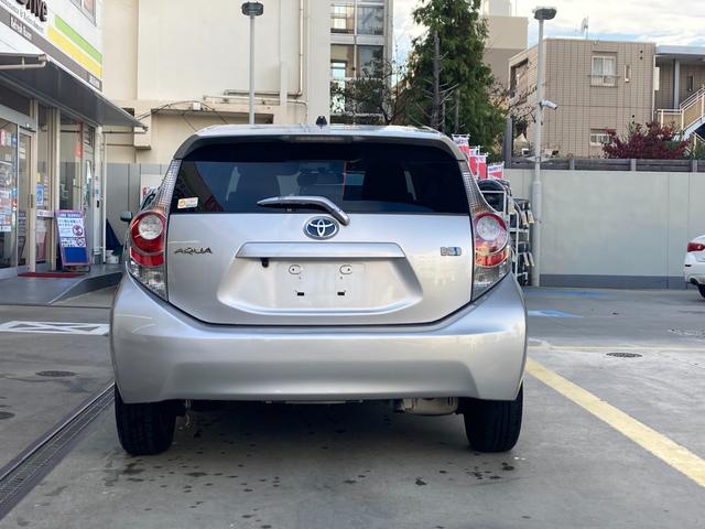 アクア Ｓ　キーレスエントリ　安全ボディ　オートエアコン　デュアルエアバック　ＥＳＣ　パワーウィンドウ　ＳＲＳ　パワーステアリング　ＡＢＳ　アイストップ（6枚目）