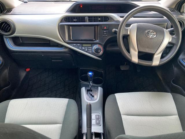 アクア Ｓ　キーレスエントリ　安全ボディ　オートエアコン　デュアルエアバック　ＥＳＣ　パワーウィンドウ　ＳＲＳ　パワーステアリング　ＡＢＳ　アイストップ（10枚目）