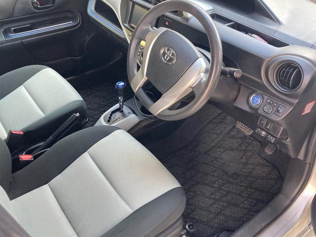 アクア Ｓ　キーレスエントリ　安全ボディ　オートエアコン　デュアルエアバック　ＥＳＣ　パワーウィンドウ　ＳＲＳ　パワーステアリング　ＡＢＳ　アイストップ（11枚目）