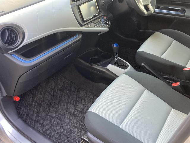 アクア Ｓ　キーレスエントリ　安全ボディ　オートエアコン　デュアルエアバック　ＥＳＣ　パワーウィンドウ　ＳＲＳ　パワーステアリング　ＡＢＳ　アイストップ（12枚目）