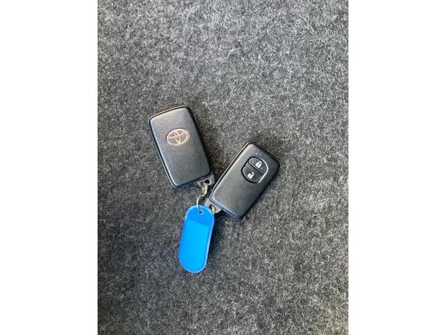 アクア Ｓ　キーレスエントリ　安全ボディ　オートエアコン　デュアルエアバック　ＥＳＣ　パワーウィンドウ　ＳＲＳ　パワーステアリング　ＡＢＳ　アイストップ（25枚目）