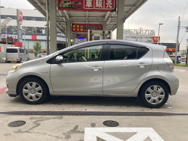 アクア Ｇ　デュアルエアバック　Ｉ－ＳＴＯＰ　衝突安全ボディ　パワーウィンドウ　ＥＳＣ　ＡＴエアコン　ＡＢＳ　パワーステアリング　運転席エアバッグ　キーレススタートシステム（4枚目）