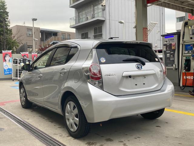 アクア Ｇ　デュアルエアバック　Ｉ－ＳＴＯＰ　衝突安全ボディ　パワーウィンドウ　ＥＳＣ　ＡＴエアコン　ＡＢＳ　パワーステアリング　運転席エアバッグ　キーレススタートシステム（5枚目）